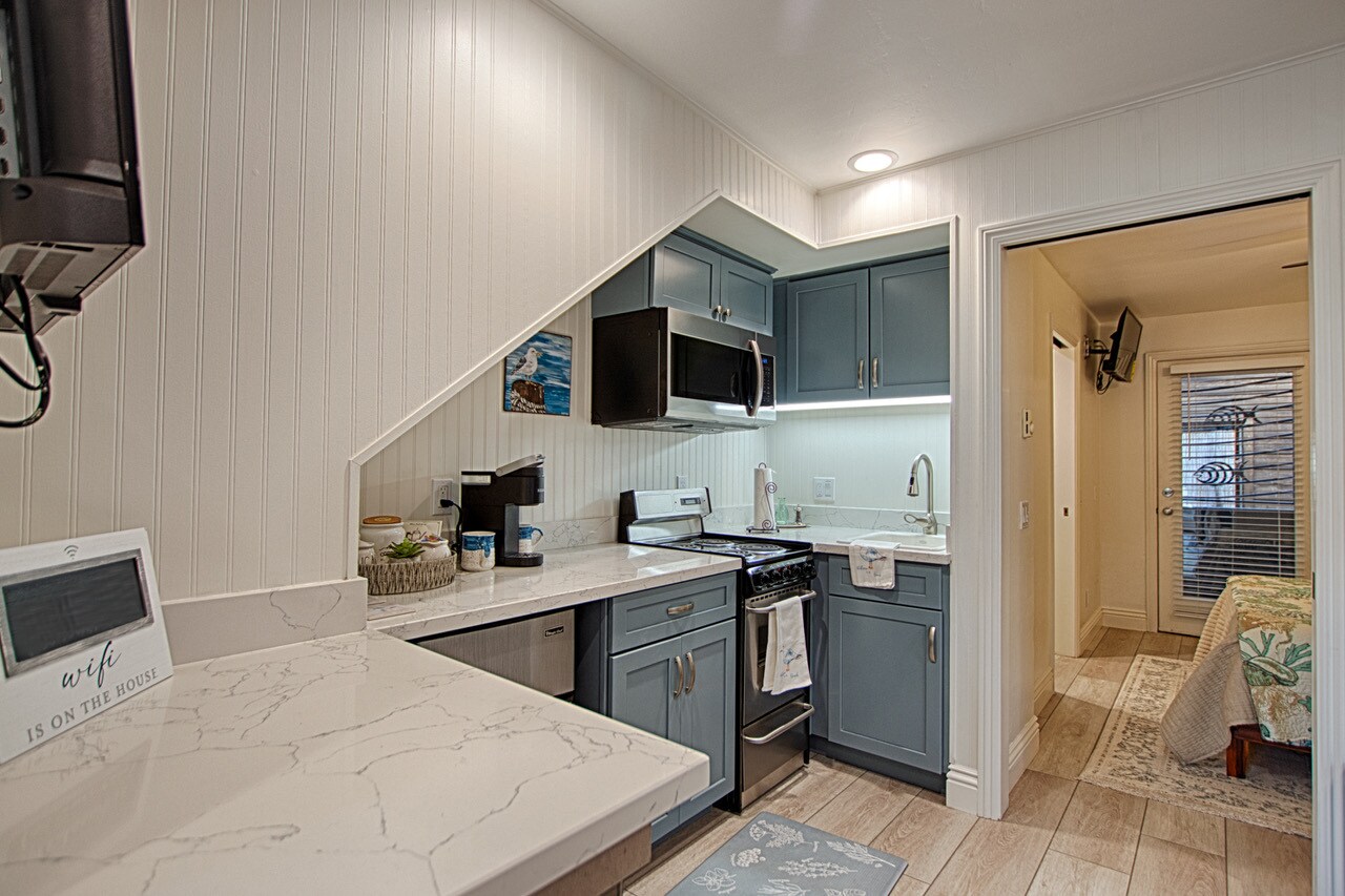 Kitchen - 307 Capitola Ave