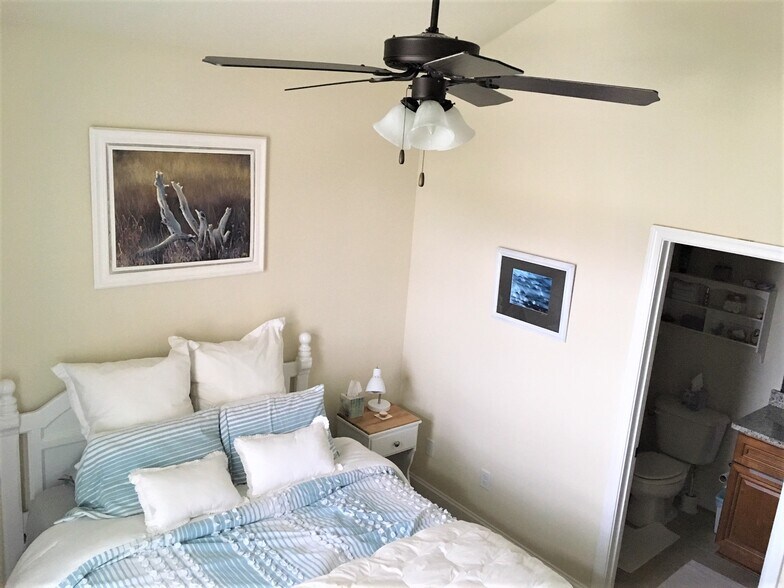 Building Photo - 7571 Villa Ct