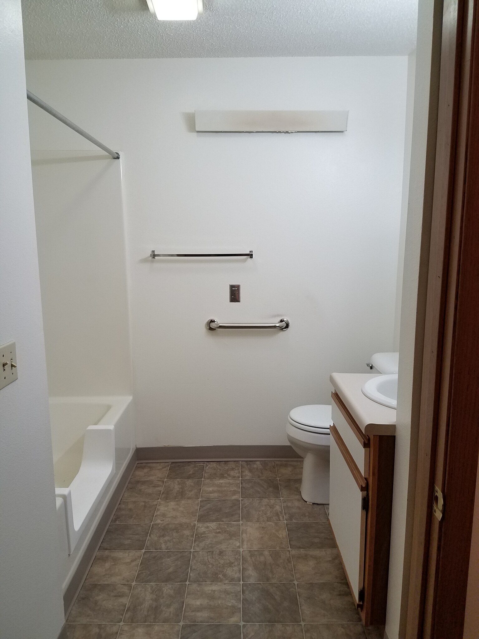 Building Photo - 1749 Lynx Ave