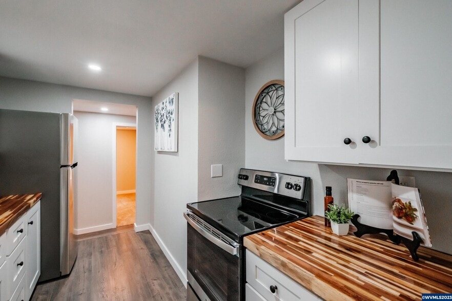 Building Photo - 440 S 6th St