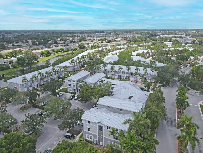 Building Photo - 1013 Shoma Dr