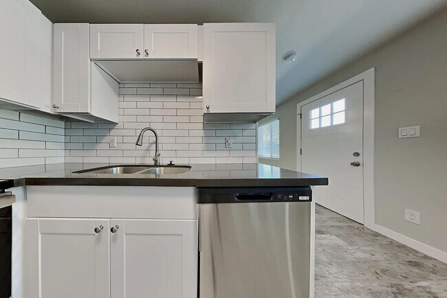 Building Photo - Stylishly Updated 2BR/1BA – Single-Level Living at Its Best! $500 MOVE IN SPECIAL ACT TODAY!!!!!