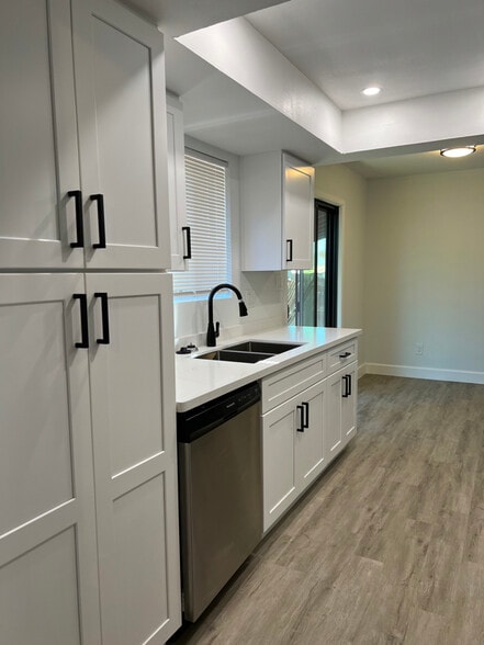 Building Photo - 548 S Udall