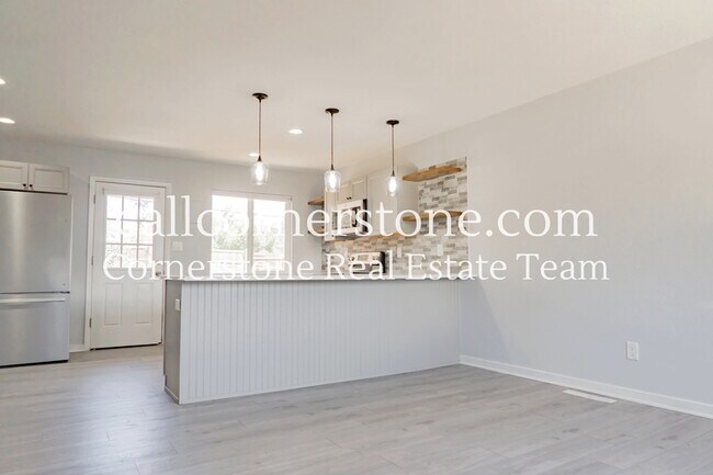 Building Photo - 935 Hayden Dr