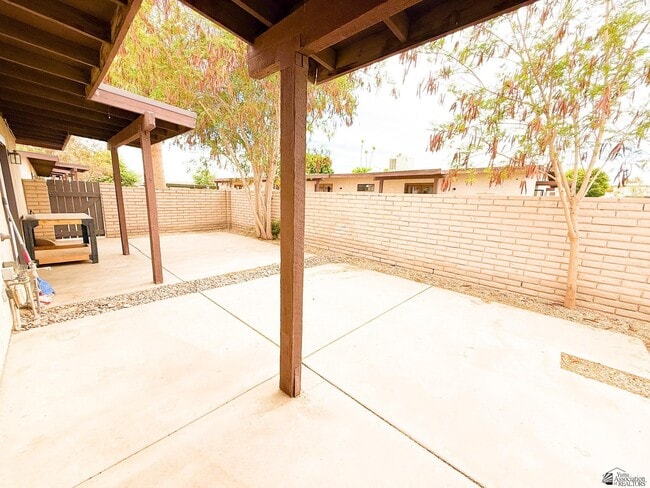 Building Photo - 1465 E Laguna Pl