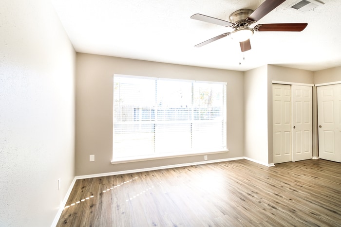 Building Photo - 10936 Pinewood Ct
