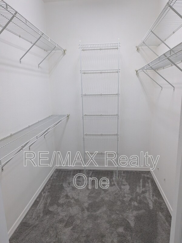 Building Photo - 589 W Doerr Path