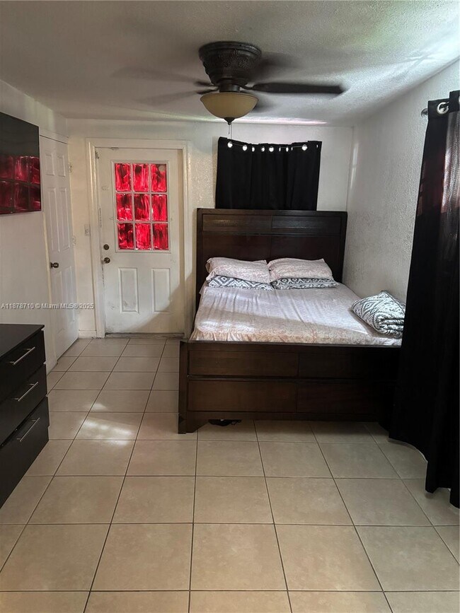 Building Photo - 6329 Fletcher St