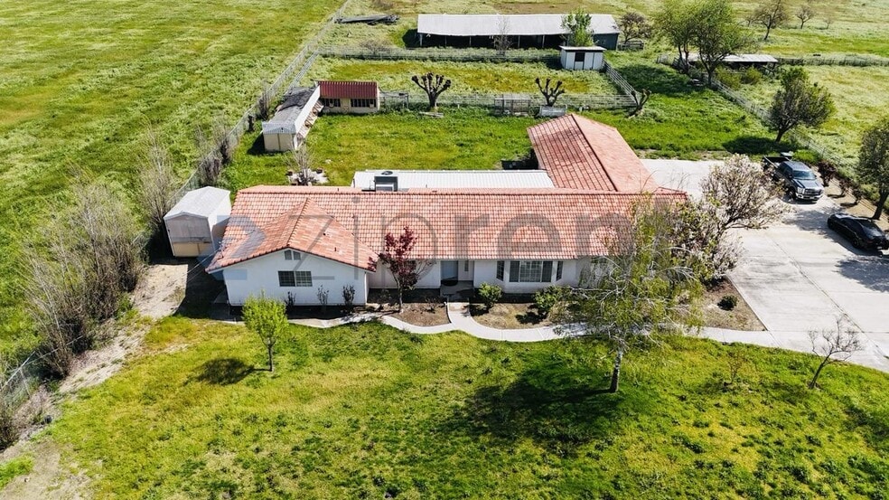 Building Photo - 8730 S East Ave