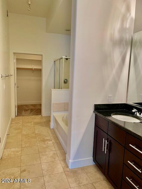 Building Photo - 945 E Playa Del Norte Dr