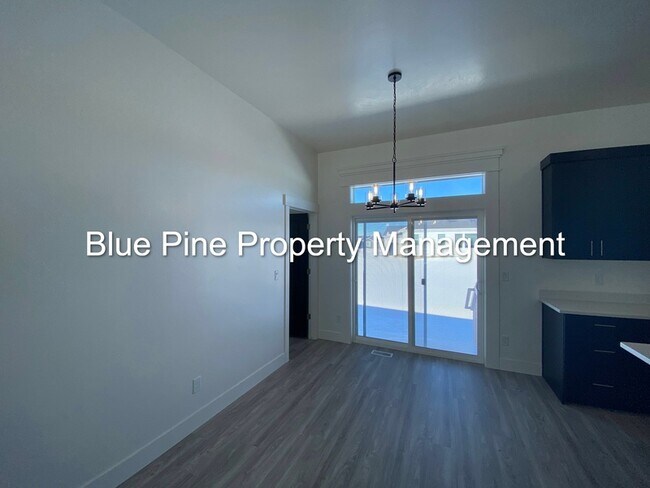 Building Photo - 4331 Catalina Ave