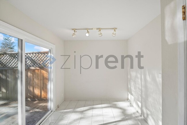 Building Photo - 1123 Glengarry Dr