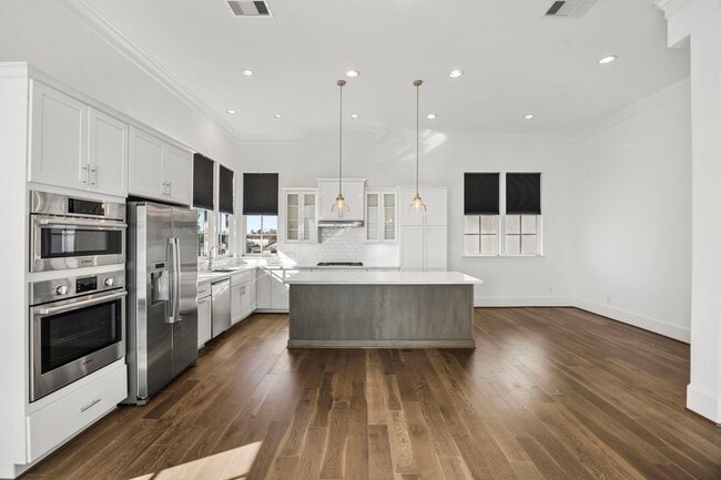 Building Photo - 2234 Lou Ellen Ln