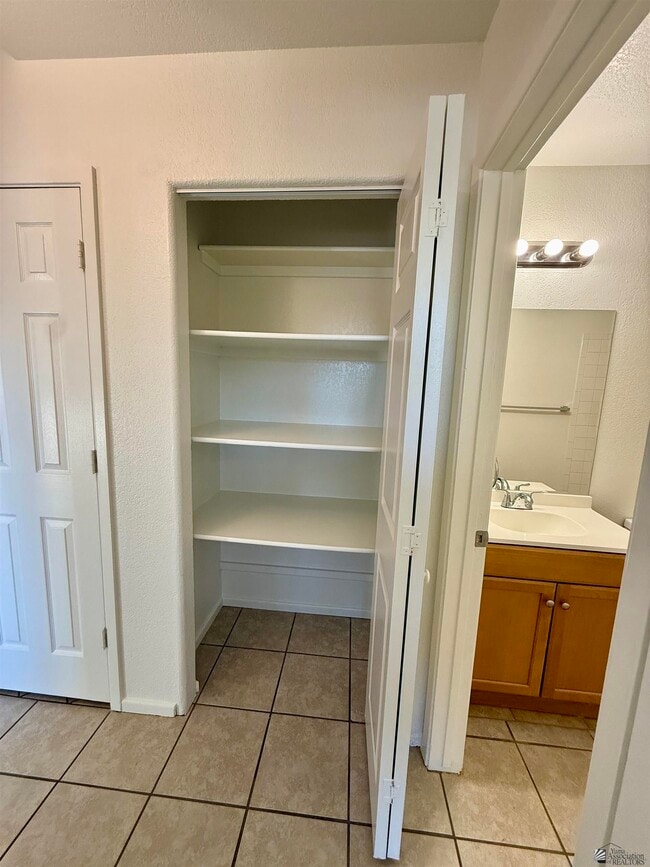 Building Photo - 2776 S Ave 2 1/2 E