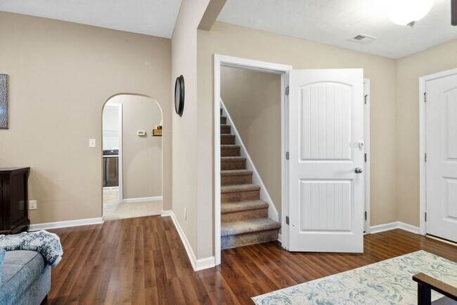Building Photo - 3 Bedroom Ranch w/ Bonus