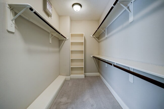 Building Photo - 5535 Kiam St
