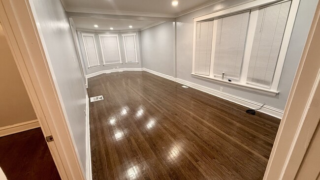 Building Photo - 6938 S Green St