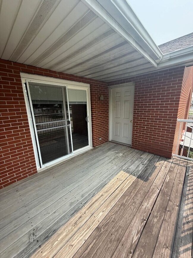 Building Photo - 142-156 Goldenrod