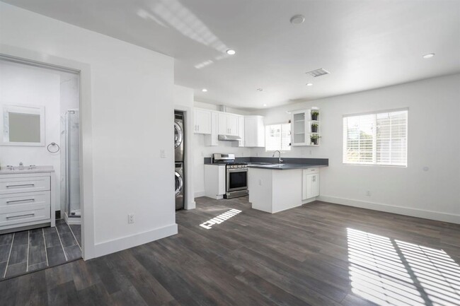 Building Photo - Beautifully remodeled 2 bedroom home