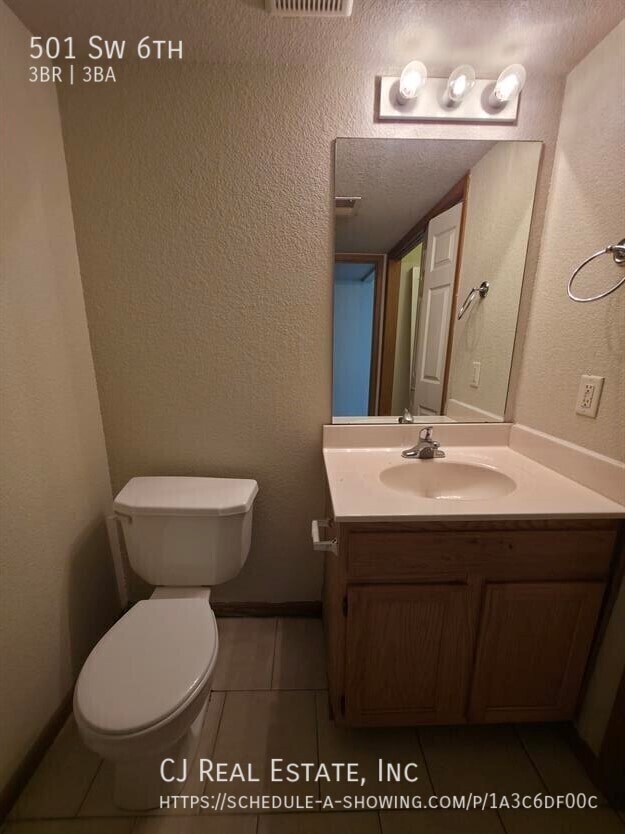 Building Photo - 501 Sw 6th-