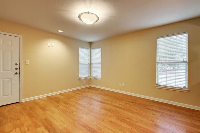 Building Photo - 7685 Northcross Dr