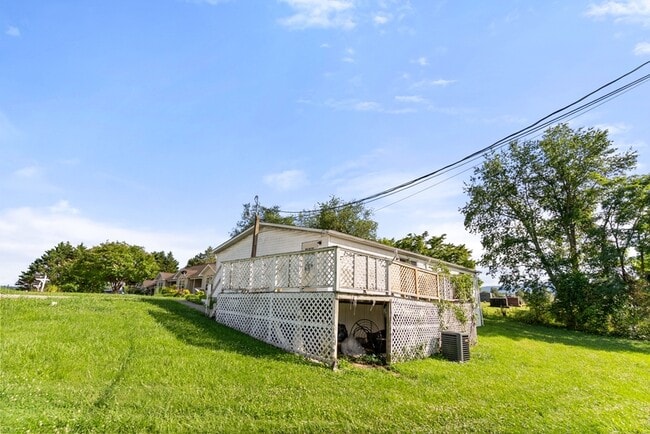 Building Photo - 158 Stone Henge Ln