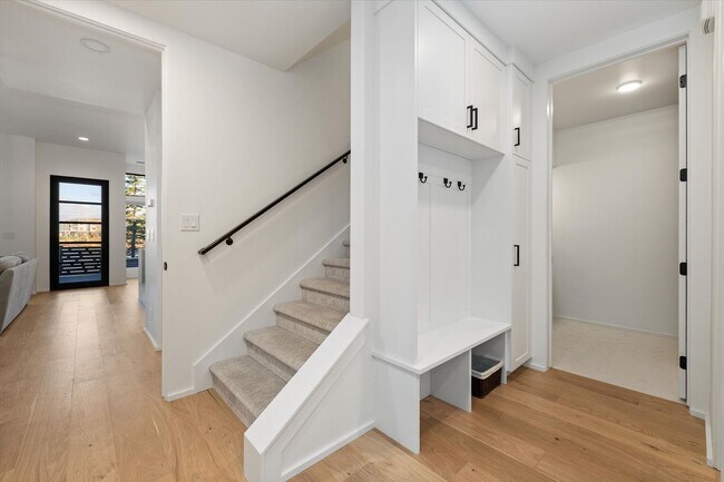 Building Photo - Waterfront End-Unit | 3 Bed | 3 Bath | 2,189 Sq. Ft. | Gated Community | Luxury Lake Living