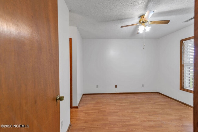 Building Photo - 780 Pinewood Dr
