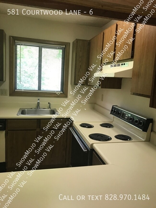 Building Photo - 581 Courtwood Ln
