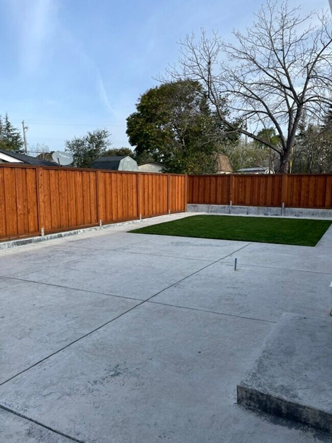 Building Photo - 23743 Clayton St