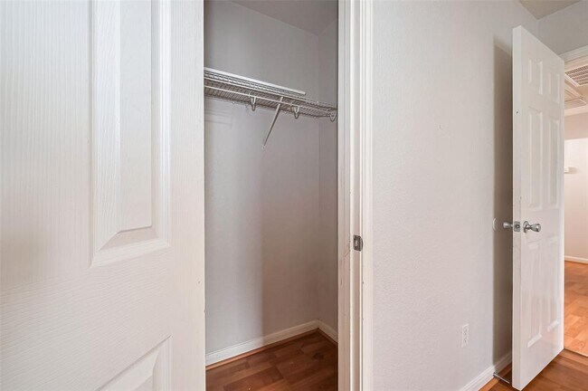 Building Photo - 12927 Pale Ivy Ln