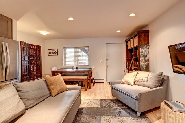 Building Photo - Downtown Breckenridge One Bedroom! Furnished,  Great natural light! 2parking spots!  Best Location