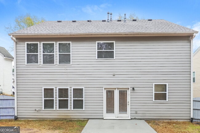 Building Photo - 2390 Village Green Dr
