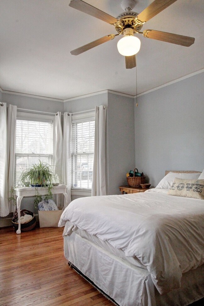 Building Photo - Beautiful and Spacious 2bd/1ba Home Near Northgate Park in Durham's Colonial Village!