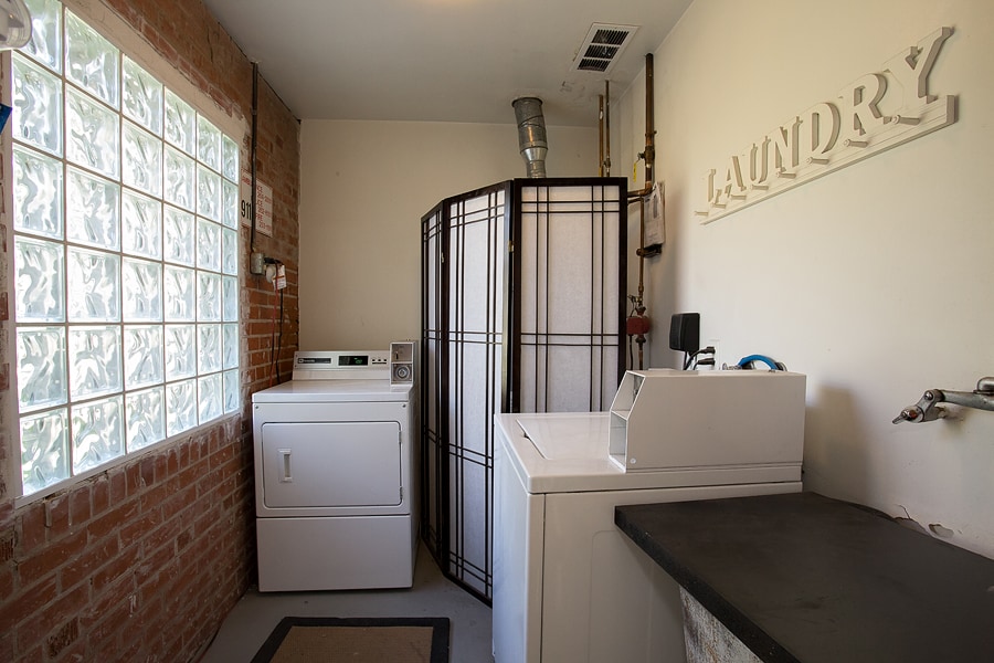 Building Photo - 543 W Coronado Rd