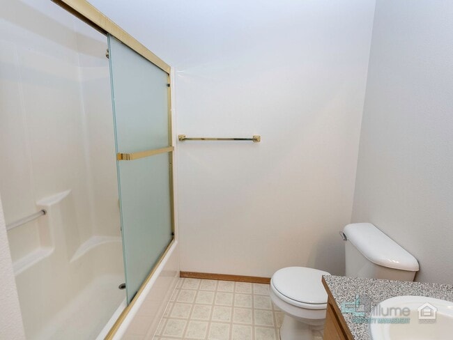 Building Photo - Stunning 3 bedroom 2.5 bathroom Home! 50% ...