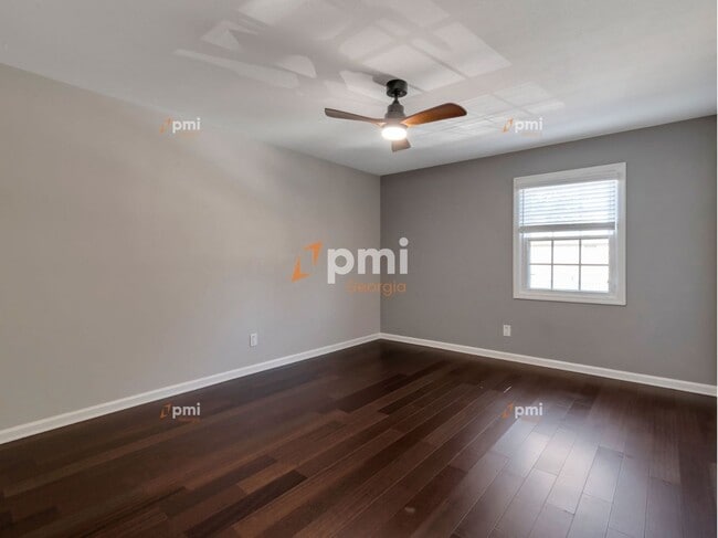 Building Photo - 3083 Colonial Way