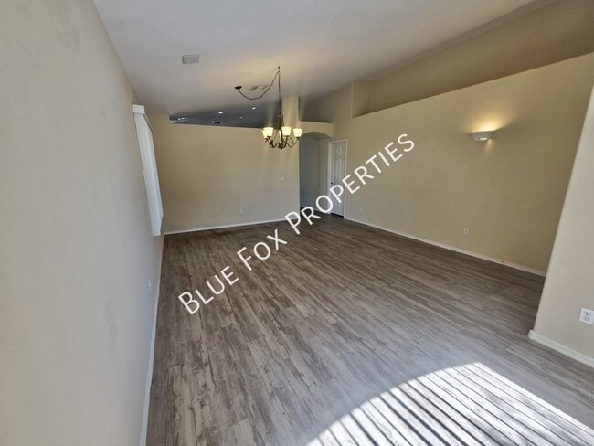 Building Photo - 6078 N Panorama Park Dr