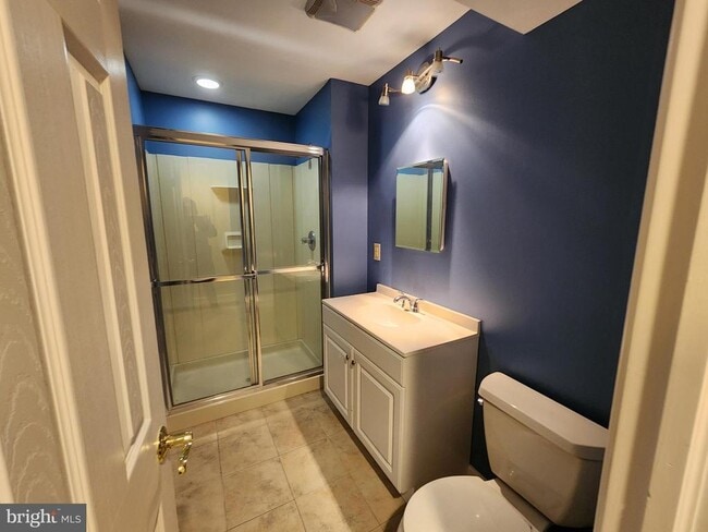 Building Photo - 254 Sayre Dr