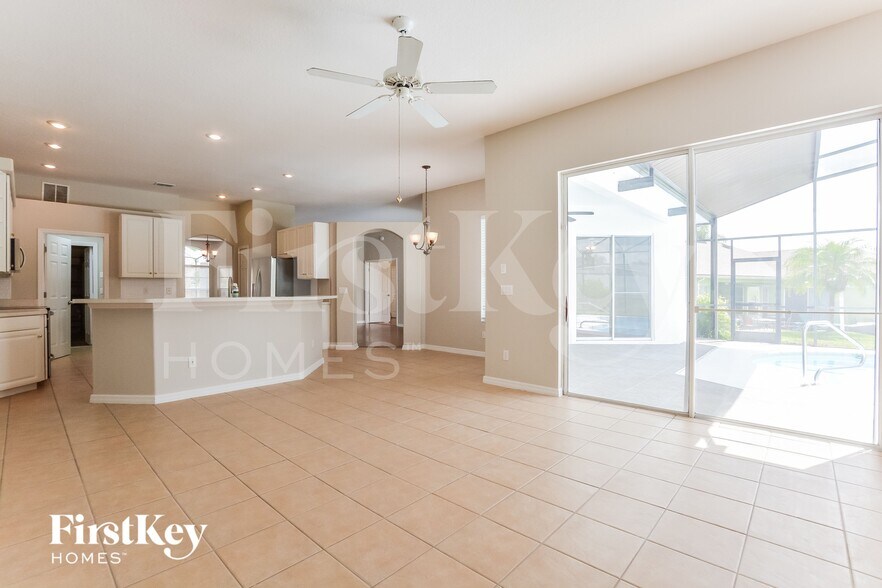 Building Photo - 733 Via Bianca Dr