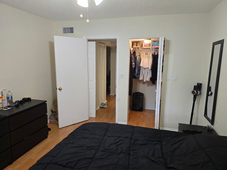 walk in closet - 490 NW 20th St