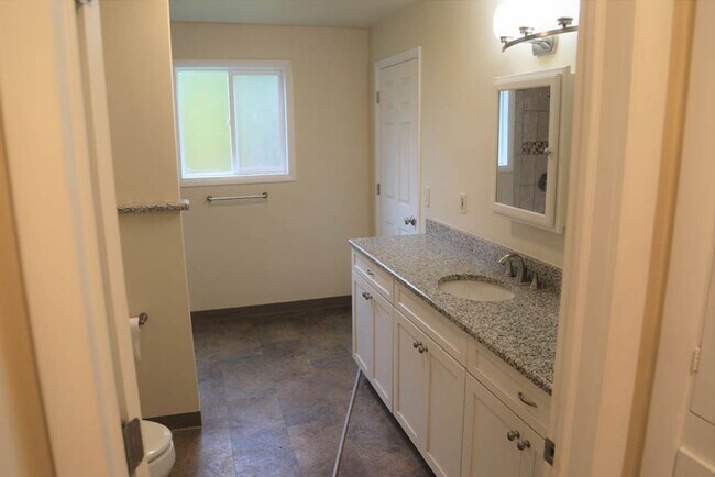 Building Photo - Seriously Spacious 5 bed 2 bath 36x20 Shop Garden Shed