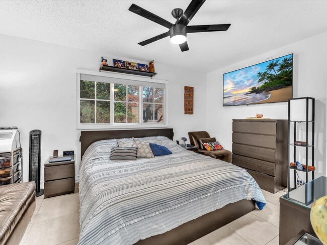 Building Photo - 2478 Centergate Dr