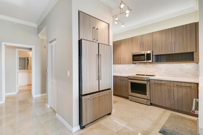 Building Photo - 806 E Windward Way