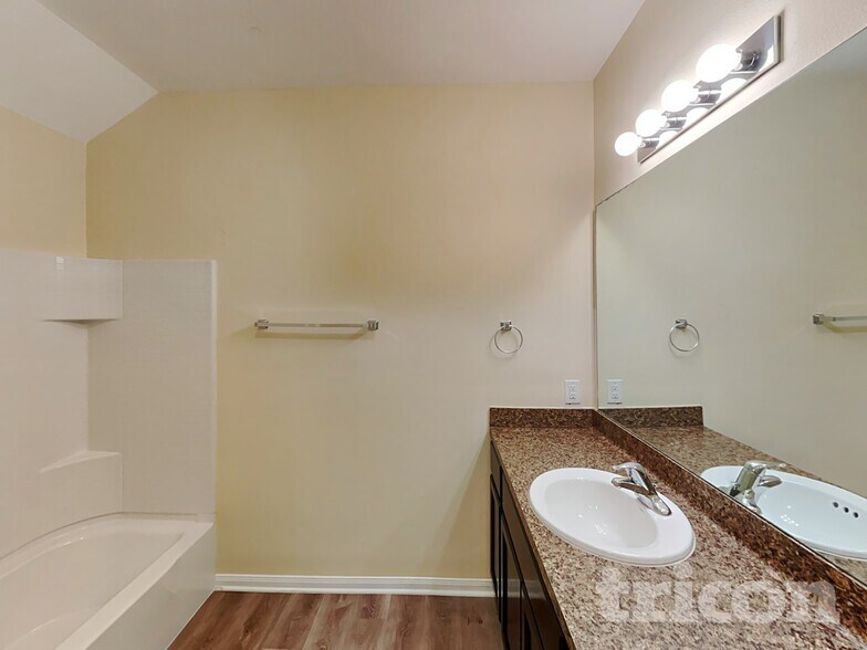 Building Photo - 2055 Sweet Lilac Dr