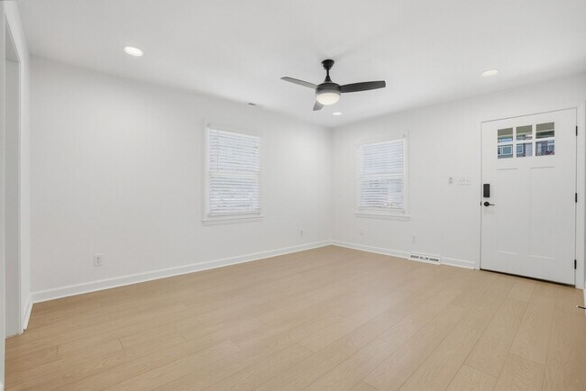 Building Photo - Beautifully Renovated 3-Bedroom with Fenced in Yard