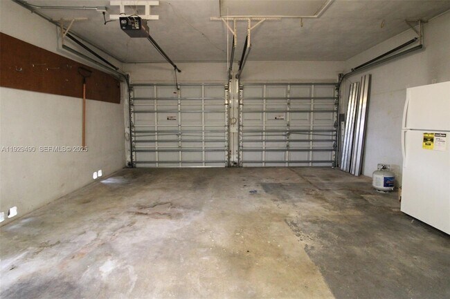 Building Photo - 10962 SW 117th St