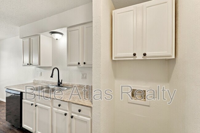 Building Photo - 5104 Herrick Ct