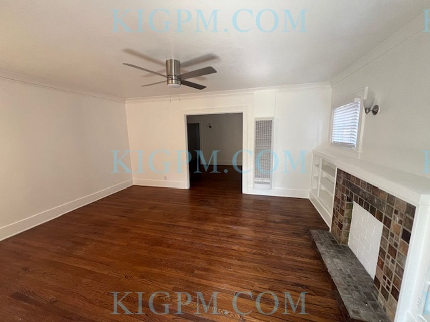 Building Photo - 2-Bedroom Duplex in Prime Mid-Wilshire Area!
