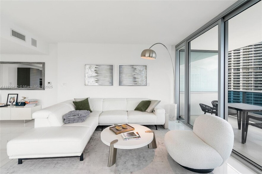 Building Photo - 200 Biscayne Boulevard Way